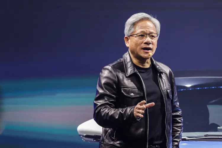 Você pode comprar a jaqueta de Jensen Huang — a dele mesmo — mas vai custar caro