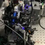 Microsoft mostra dispositivo de armazenamento holográfico