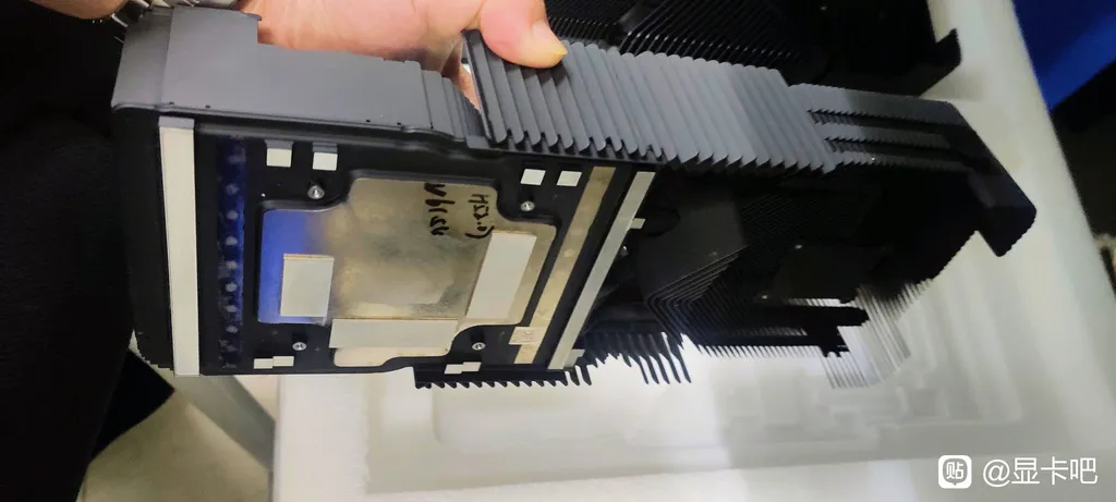 Dissipador de calor da NVIDIA GeForce RTX 4090 foi supostamente fotografado: é um monstro